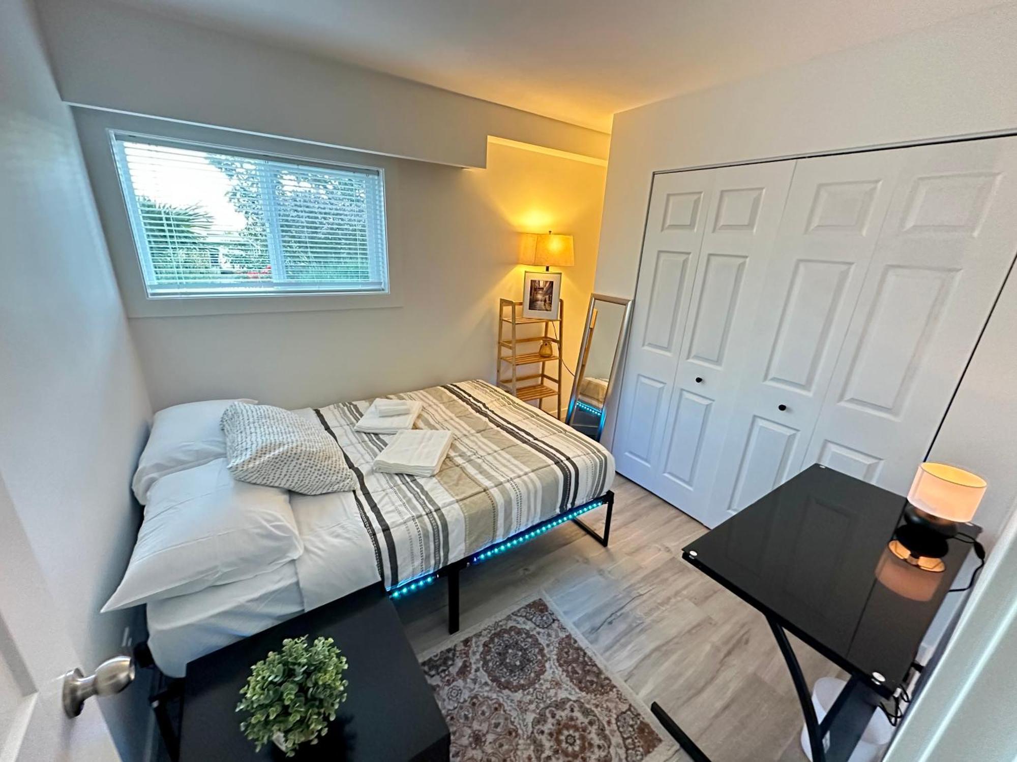 Cozy & Bright Home With Parking Victoria Exterior photo